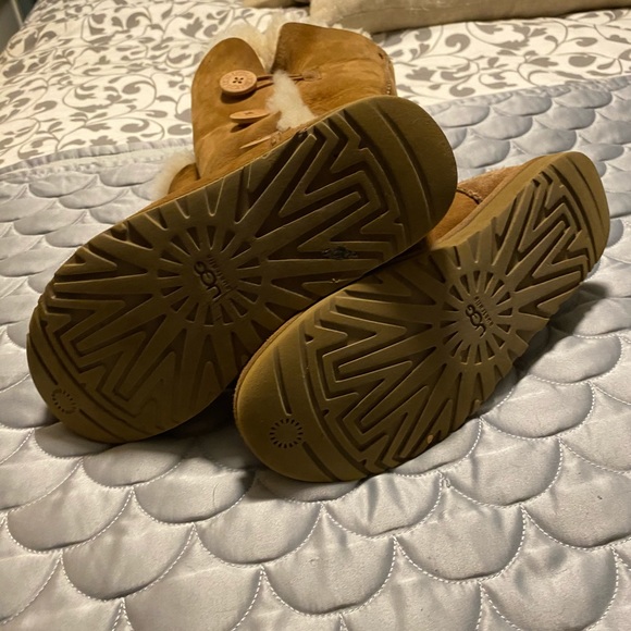 Ugh Bailey Button Triplet boot - Picture 6 of 10